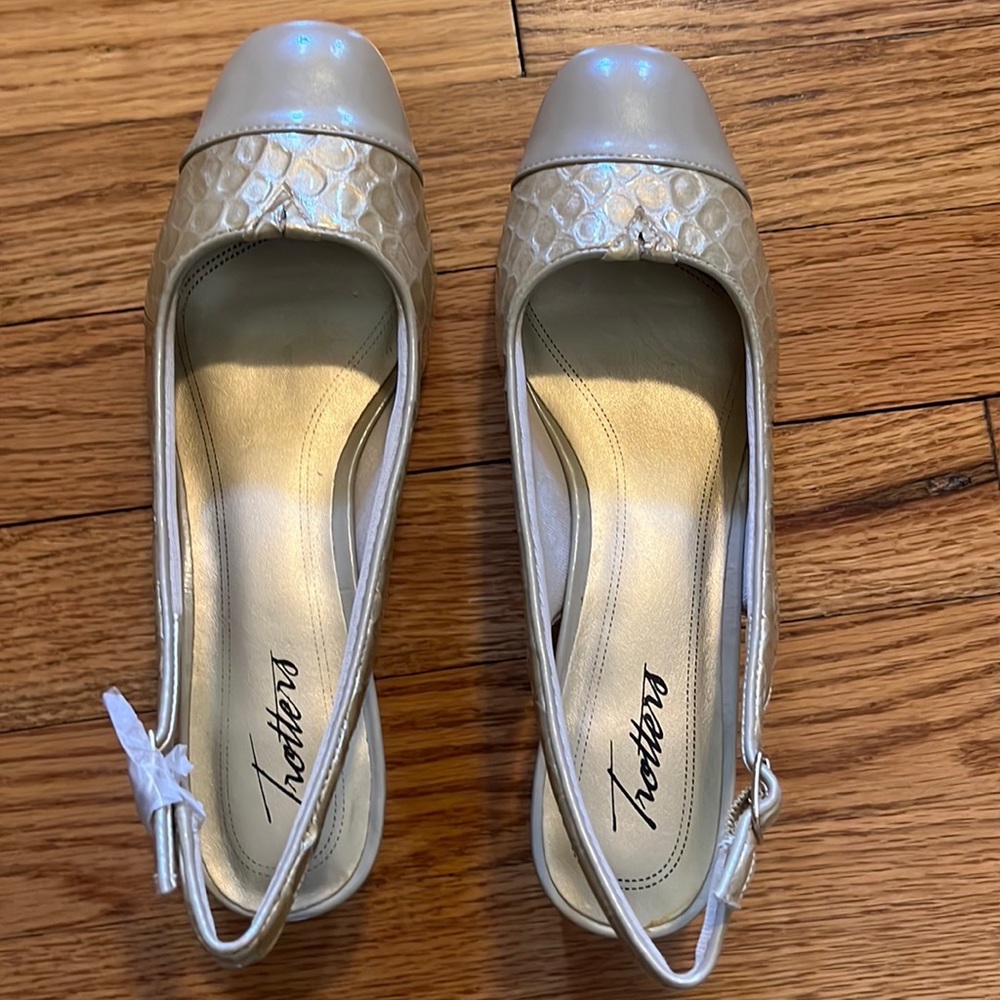 Trotter’s Dea Slingback Pumps sz 7M